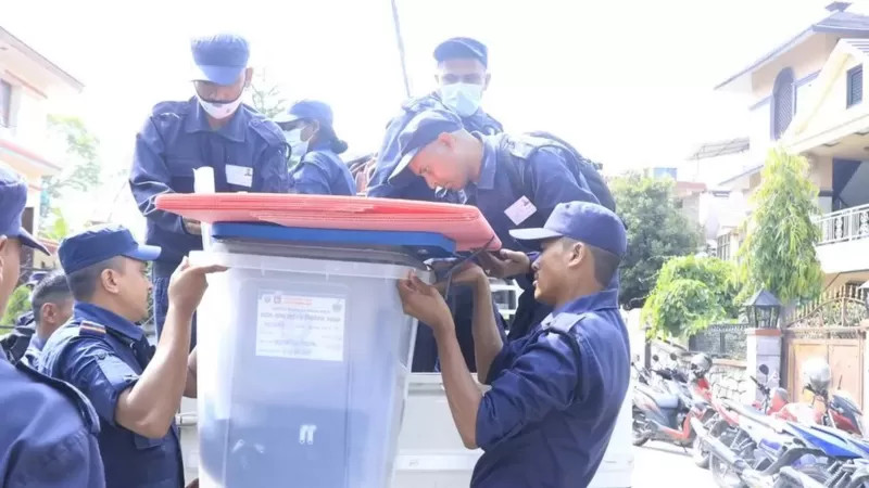 सञ्चारमाध्यम र सामाजिक सञ्जाल अनुगमन गर्ने संयन्त्रमा सेना र प्रहरीका प्रतिनिधि राख्ने निर्णय किन विवादित ?