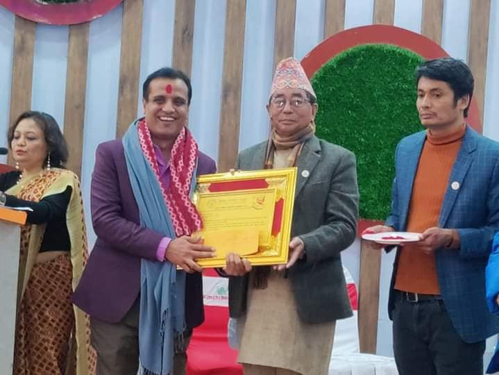 उत्कृष्ट शिक्षा पत्रकारिता पुरस्कार श्रीधर पौडेललाई