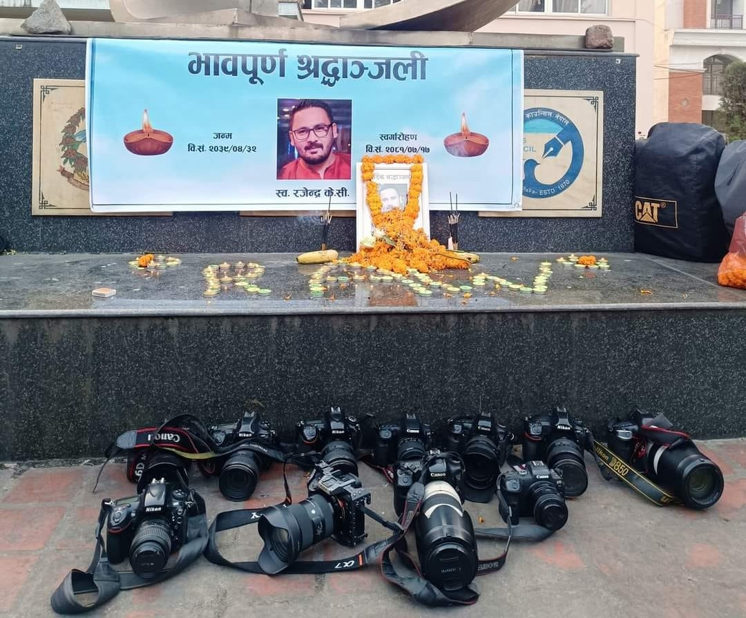 फोटोपत्रकार रजेन्द्र केसीको सम्झनामा दीप प्रज्वलन